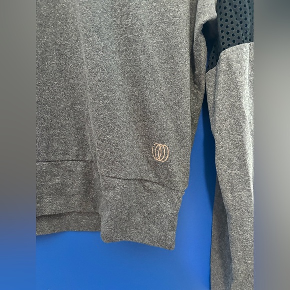 {Balance Collection} women's active top gray with black detail - Picture 4 of 4